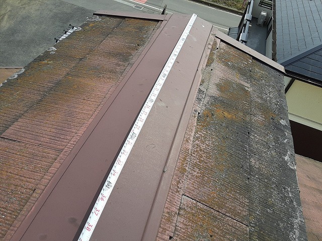 スレート屋根のコケと変色